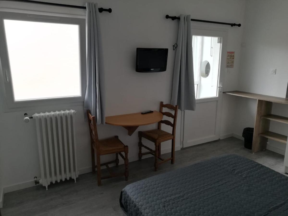 Hotel Le Breton Basse-Indre Exterior photo